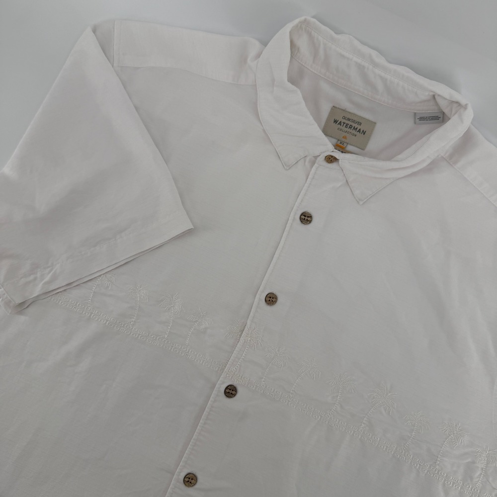 Quiksilver Waterman Shirt Mens XL White Embroidered Palm Tree Comfort Fit Short